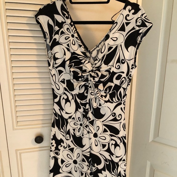 London Times Dresses & Skirts - London Times Black and White large floral pattern Fit and Flare Dress. Size 10.